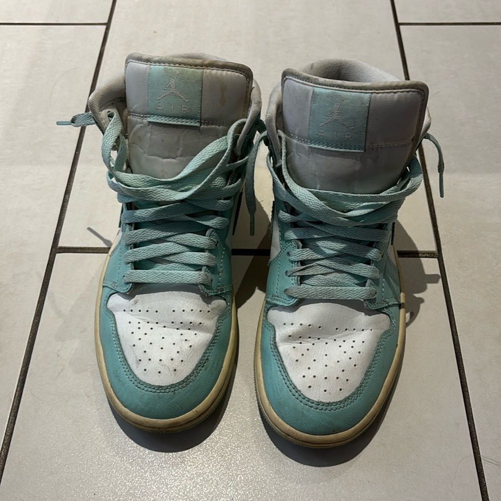 Nike Women’s Air Jordan 1 Mid